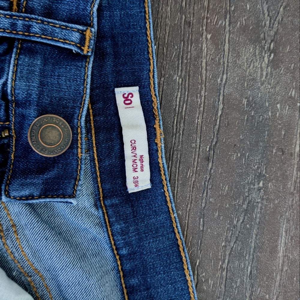 Medium/dark wash jeans (size 4)